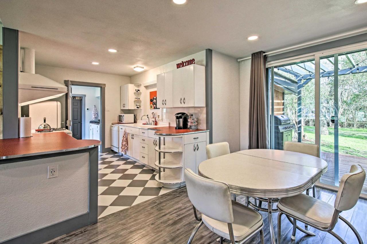 Remodeled Retro Home With Deck, Walk To Main Street! Blanco Luaran gambar
