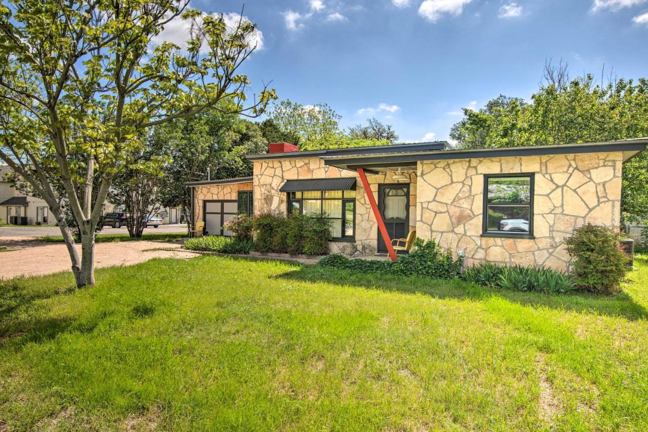 Remodeled Retro Home With Deck, Walk To Main Street! Blanco Luaran gambar